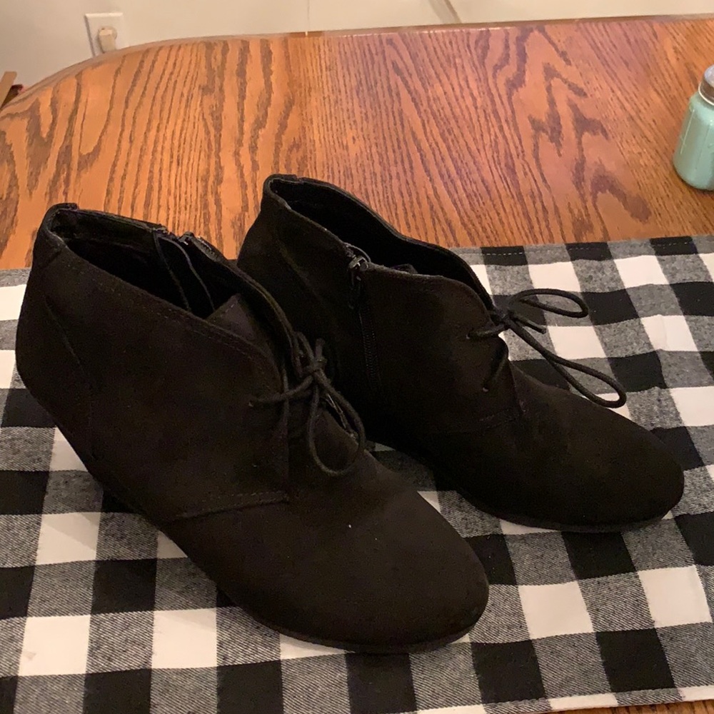 Universal Thread, size 9 1/2, faux black suede